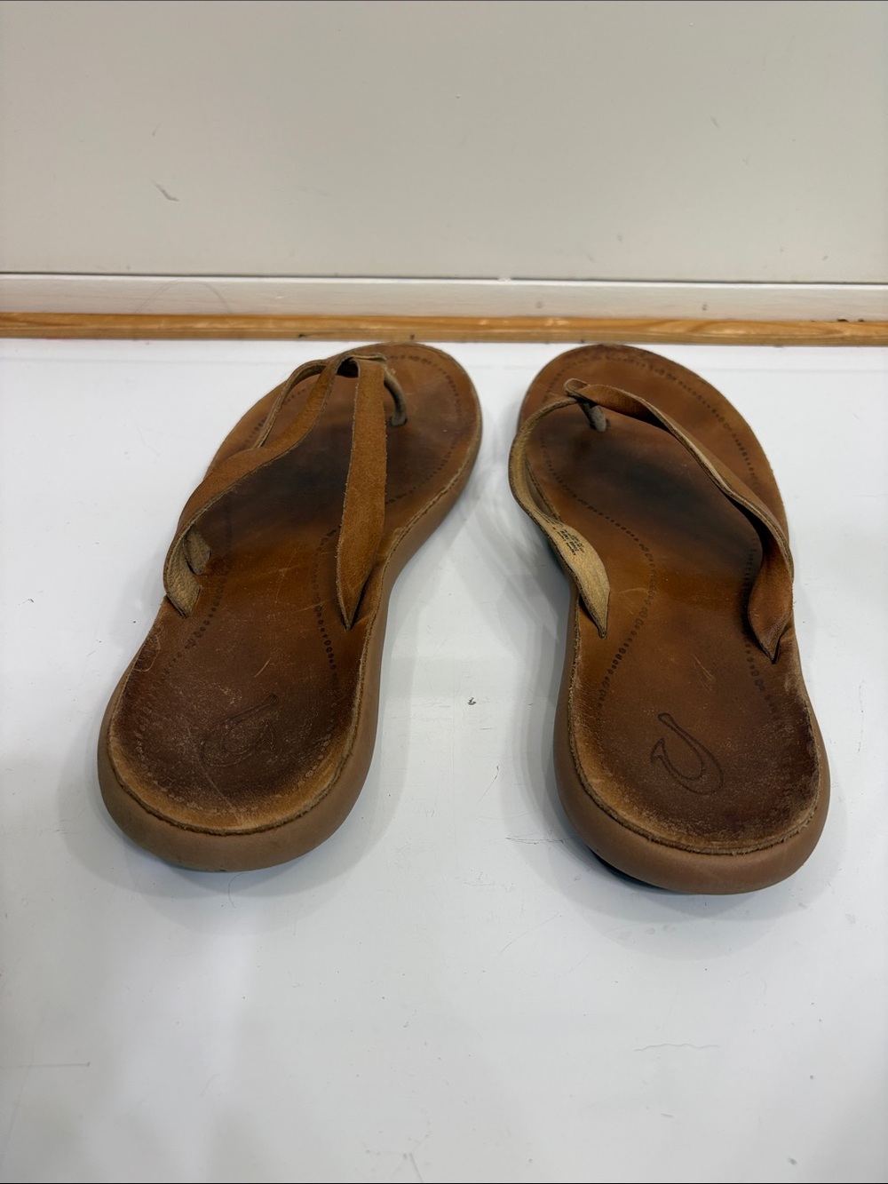 OluKai Brown Leather Women's Flip Flop Sandals - Picture 3 of 6